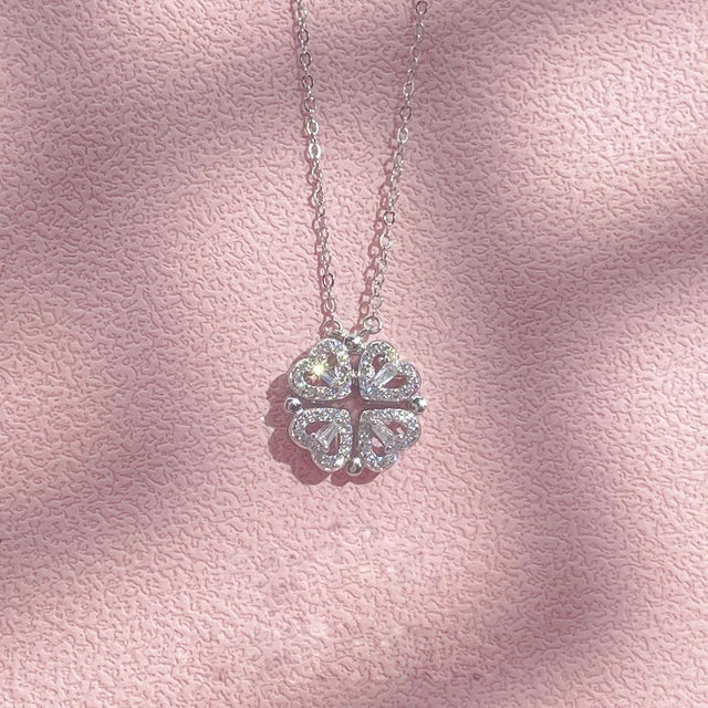 Colar trevo de coração+6 rosas cheirosas e transmitindo amor