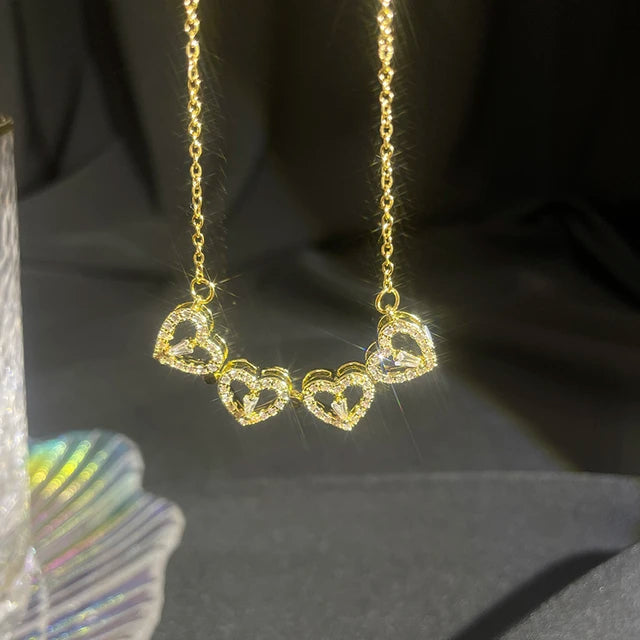 Colar trevo de coração+6 rosas cheirosas e transmitindo amor